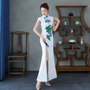 Femei Alb Slim Chengsam Satin Brodat Floare Qipao Sexy Elegant Rochie Chinez Autumu Noi Vestidos Plus Dimensiune 3xl 4xl 5xl